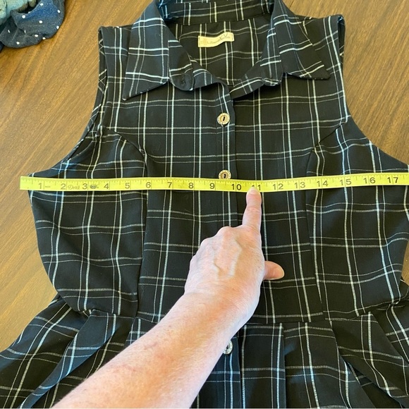 Black Plaid Sleeveless Dress - Picture 11 of 11